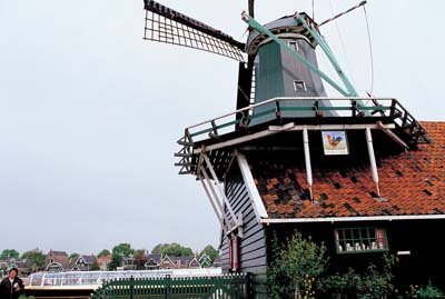 aib035010.jpg