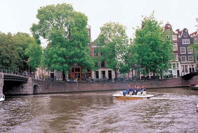 aib035018.jpg