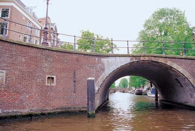 aib035019.jpg