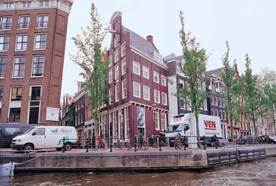 aib035020.jpg