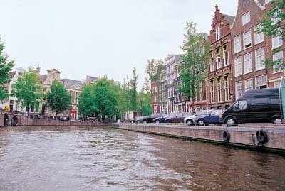 aib035023.jpg