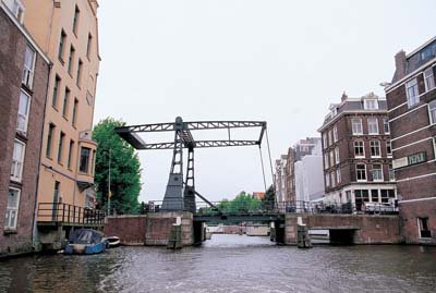 aib035025.jpg
