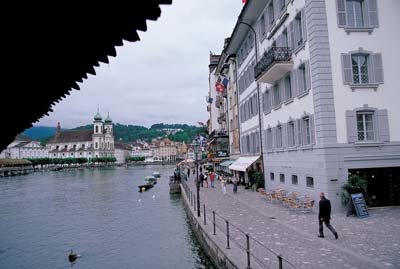 aib037038.jpg